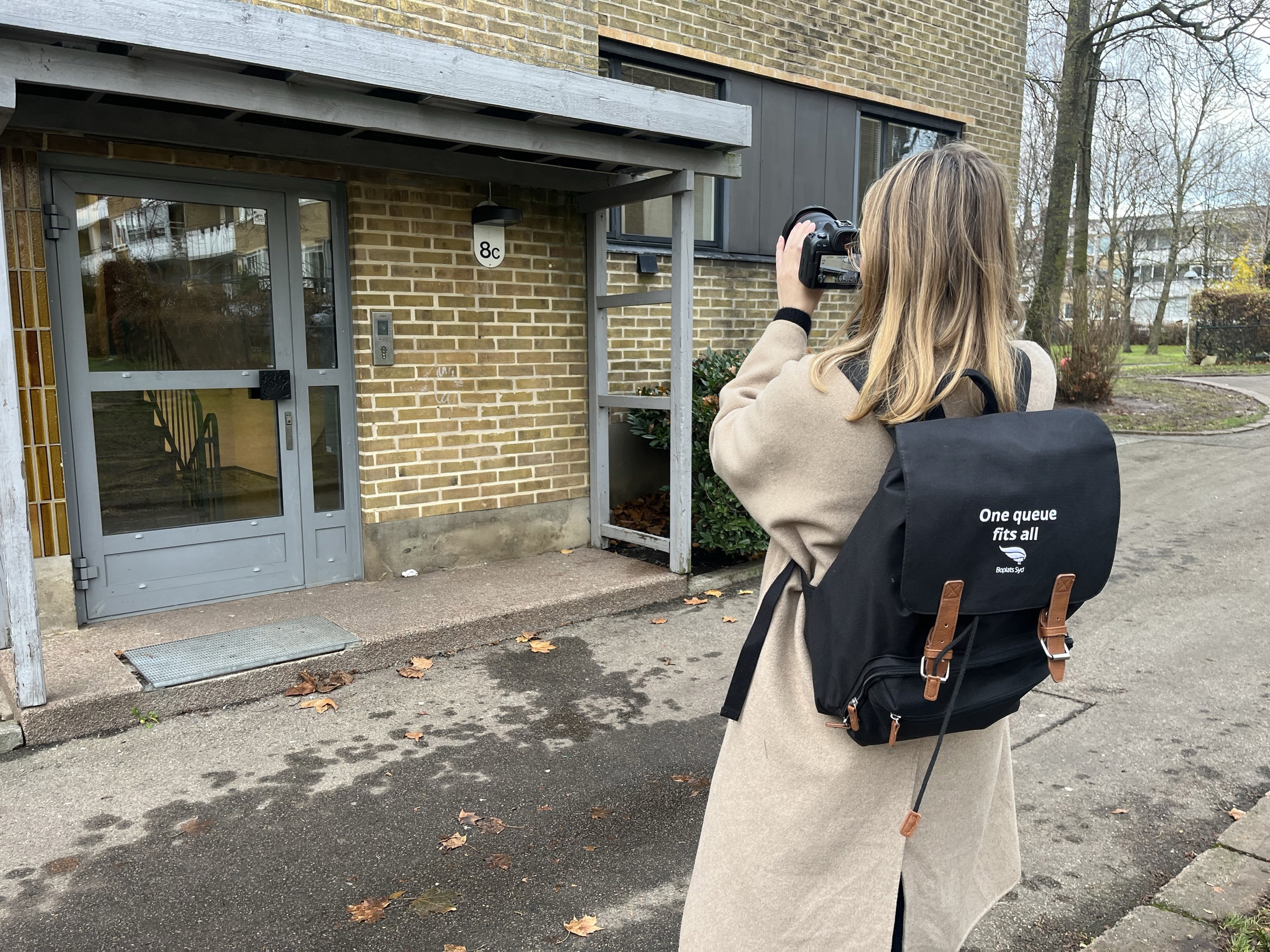 Fotograf fotograferar fastighet